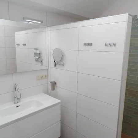 De Scherpenhof, Landelijk Gelegen Met Optie Jacuzzi 住宿加早餐酒店 Leur