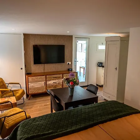 De Scherpenhof, Landelijk Gelegen Met Optie Jacuzzi 住宿加早餐酒店