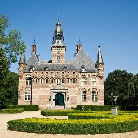 De Scherpenhof, Landelijk Gelegen Met Optie Jacuzzi 住宿加早餐酒店