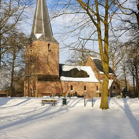 לינה וארוחת בוקר De Scherpenhof 4*