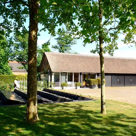 De Scherpenhof, Landelijk Gelegen Met Jacuzzi 4* Leur